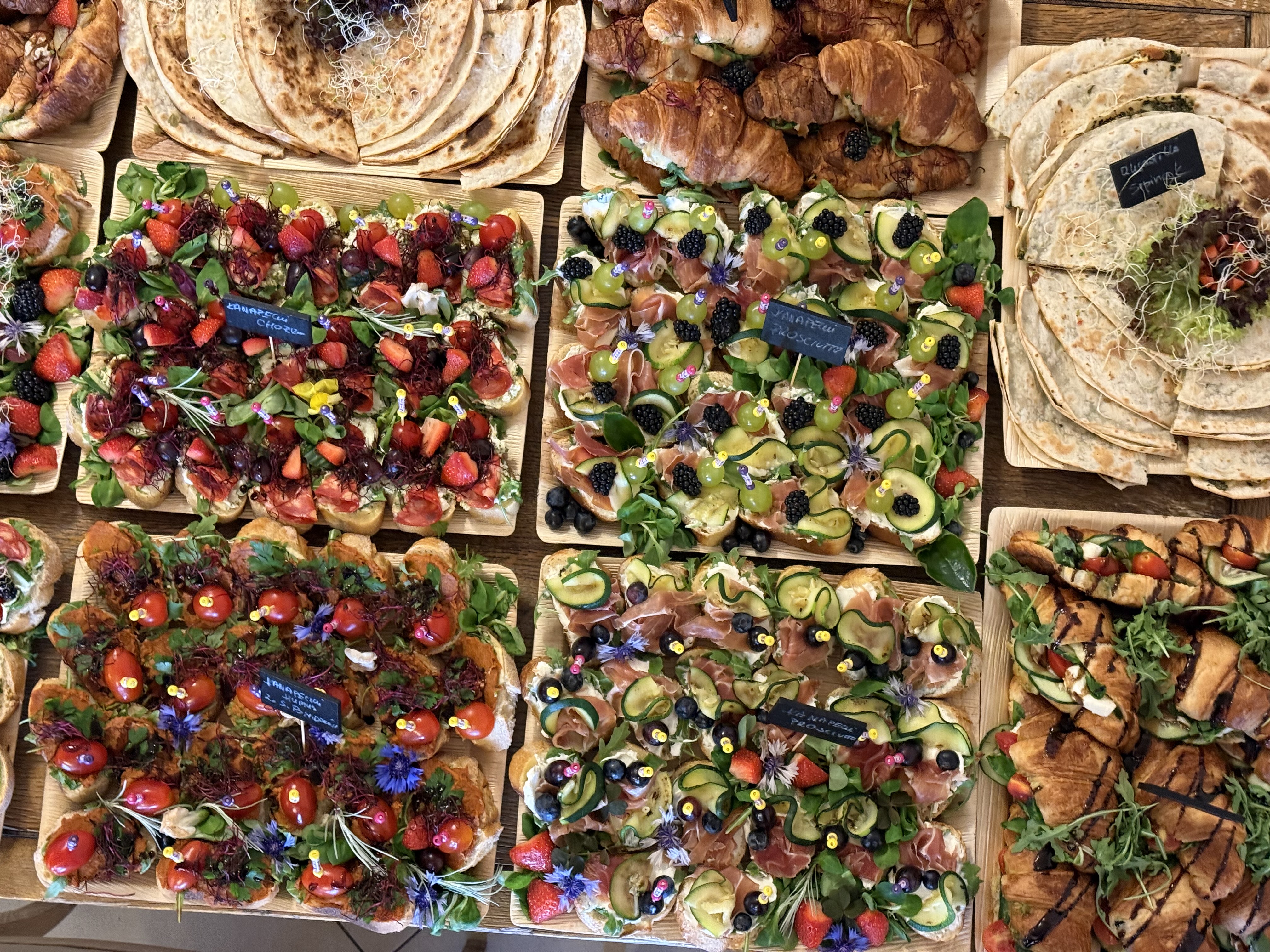 Catering na urodziny przygotowany przez OdraPasti we Wrocławiu