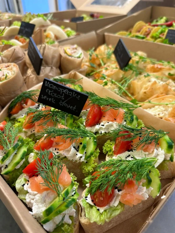 catering box z kanapeczkami
